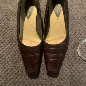 Liz Clairborne size 8.5 small/normal heel.